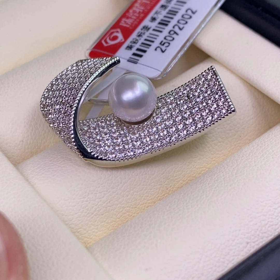 未镶嵌胸饰海水珍珠