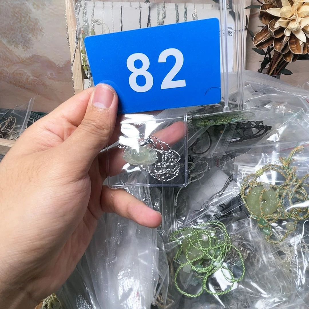 蛇纹石玉颈饰合金一****瀑