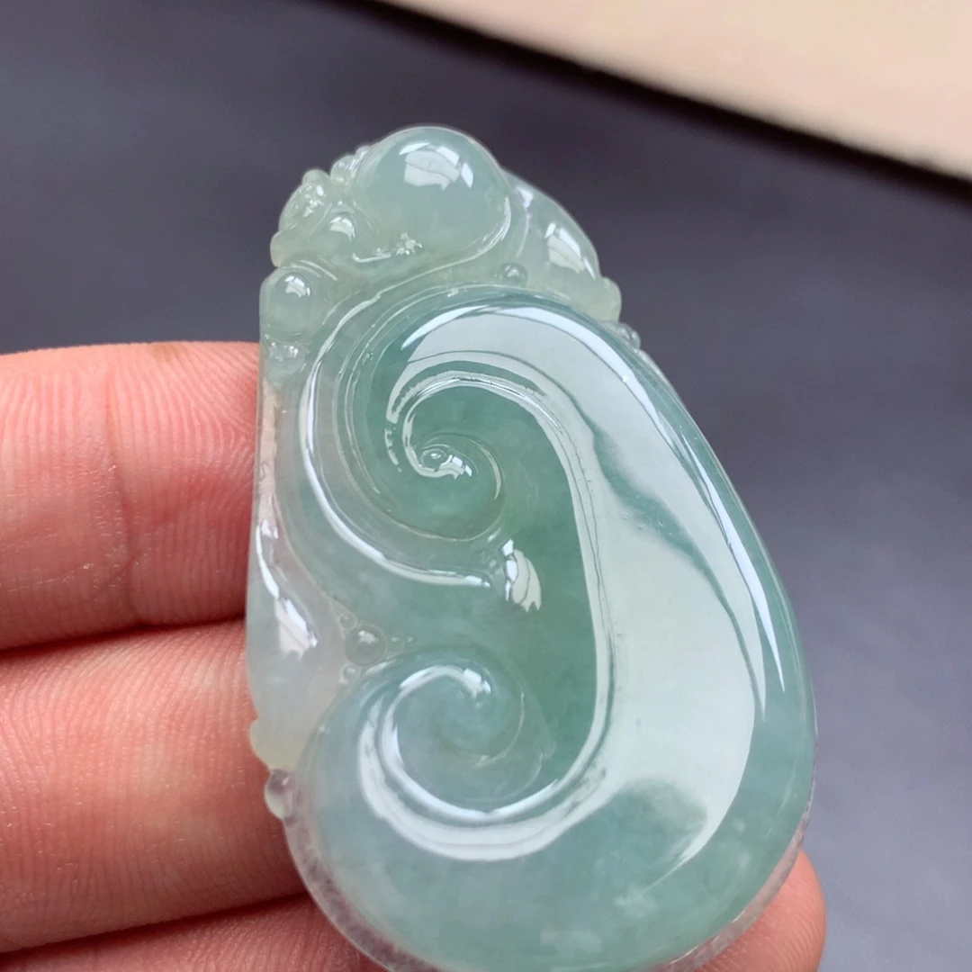 翡翠未镶嵌颈饰如意