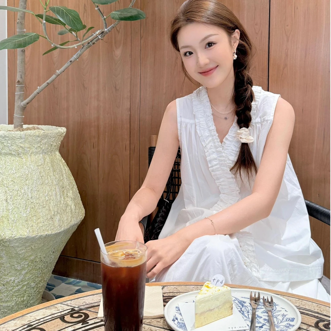 法式温柔风无袖V领背心上衣女装夏季2025高腰显瘦半身裙两件套装