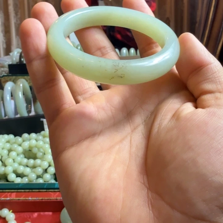 和田玉（糖玉）未镶嵌手镯