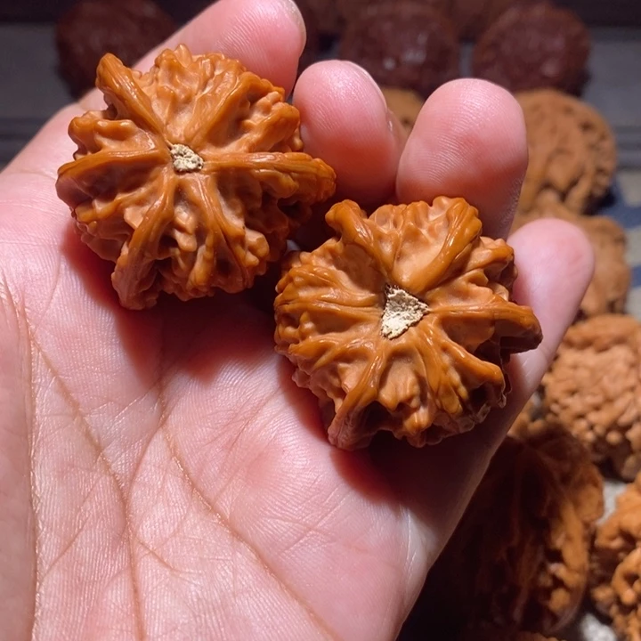 大***子文玩核桃吊坠核桃