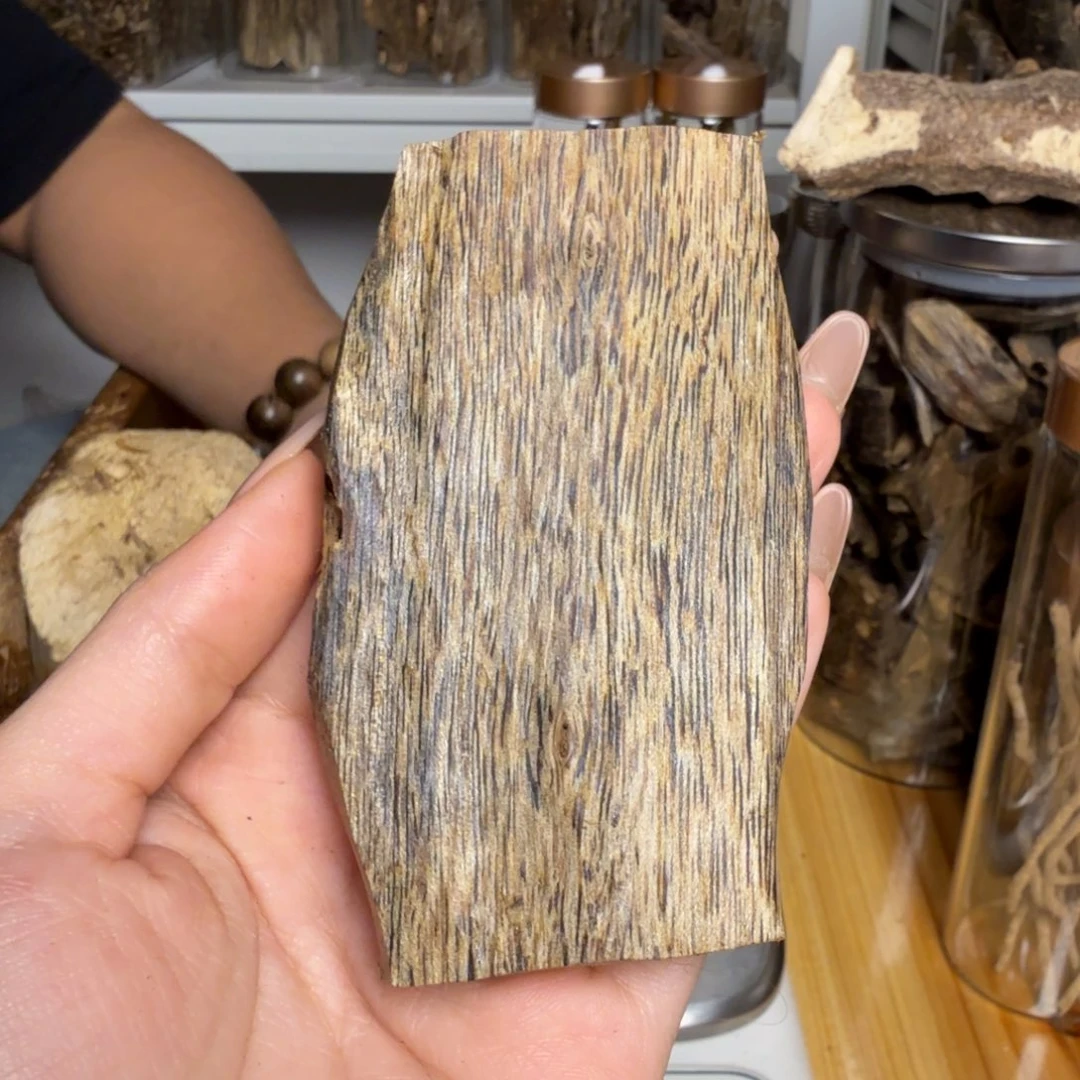 沉香白奇虫漏33克