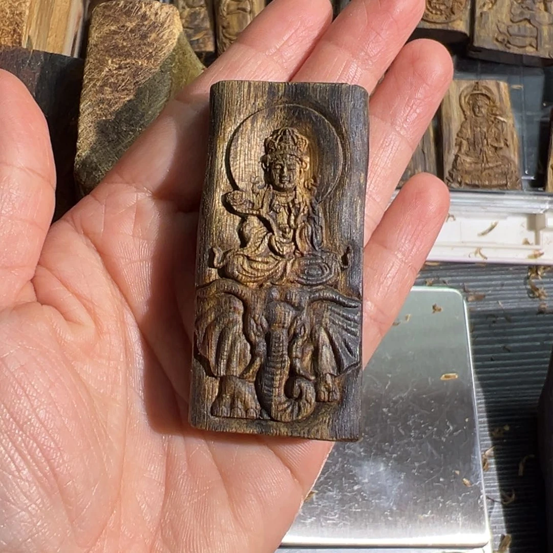 沉香吊坠绿奇楠吊坠雕刻11.1克