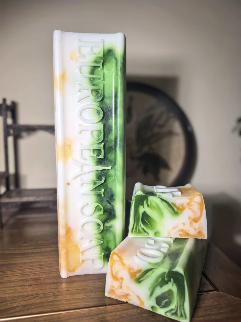 名媛纪绿漾橙光莱姆雪胆精油皂