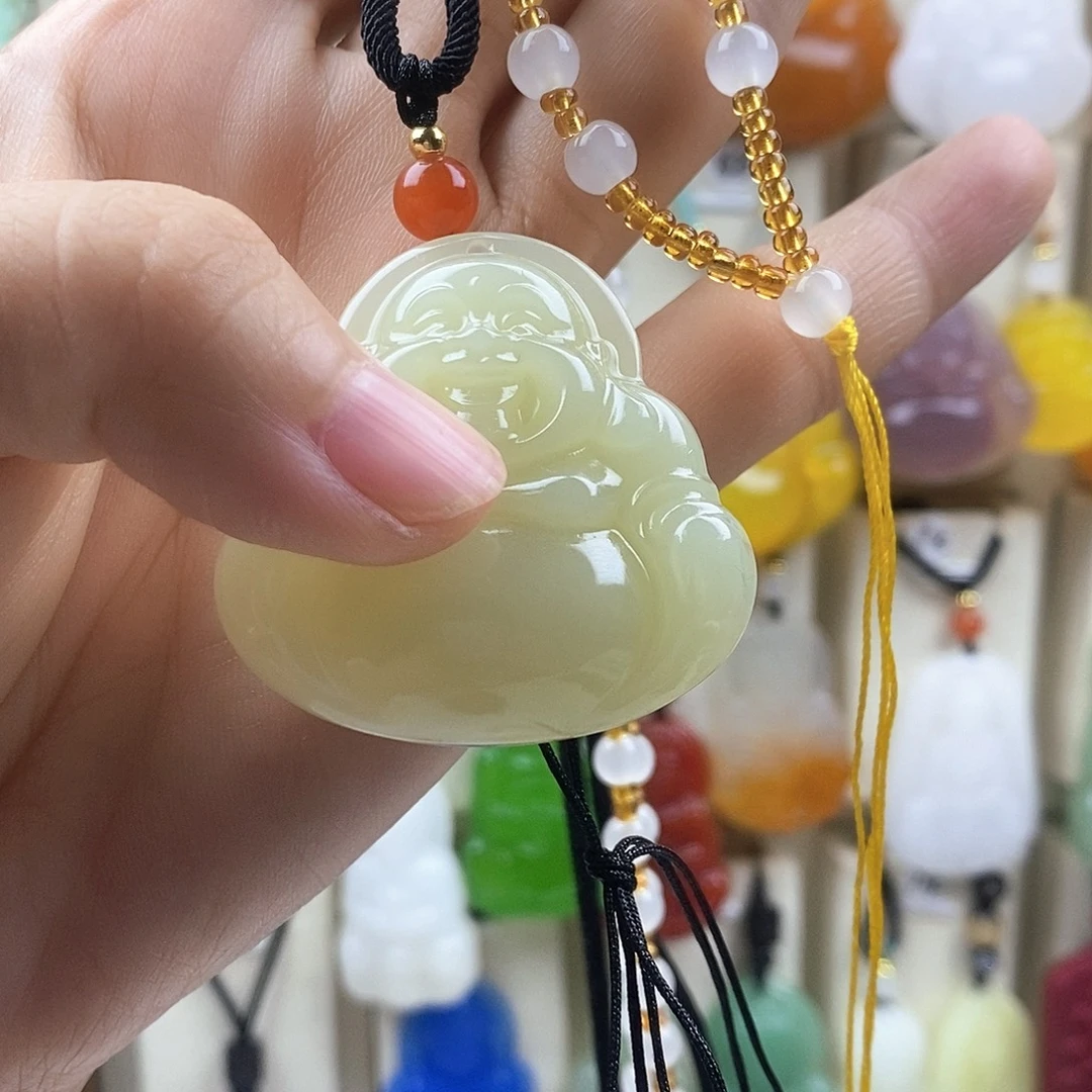 6***刘石英质玉未镶嵌颈饰