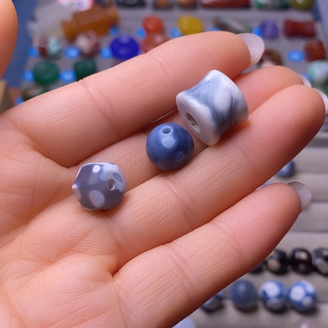 对***入玛瑙/玉髓未镶嵌颈饰