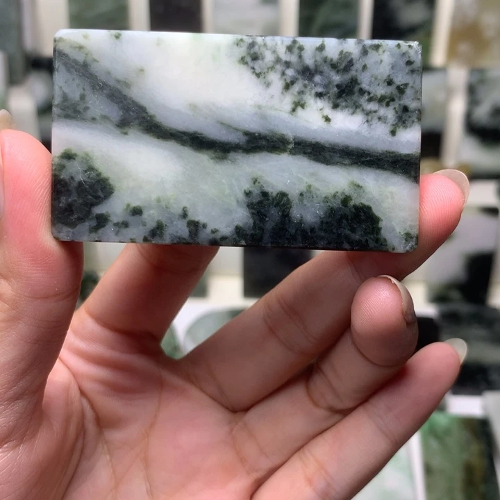 独山玉未镶嵌颈饰