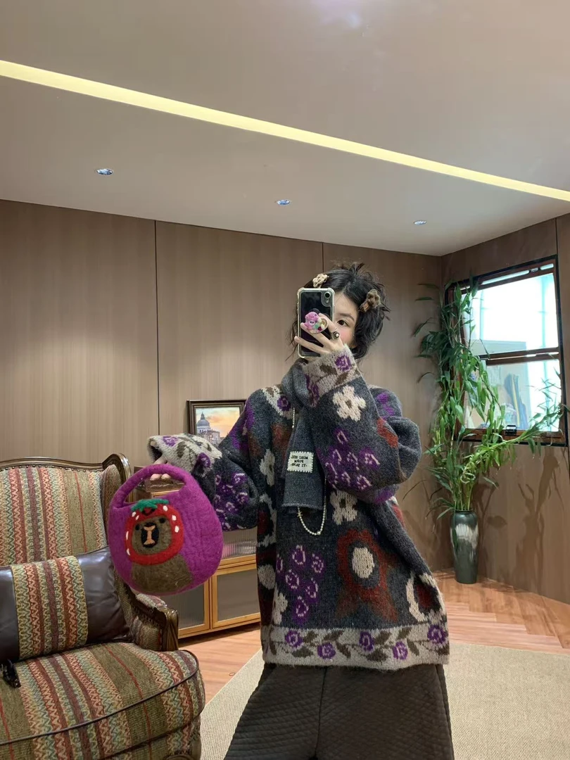 In  a Chou 玫瑰庄园 秋冬纯手工圆领钩花舒适软糯毛衣