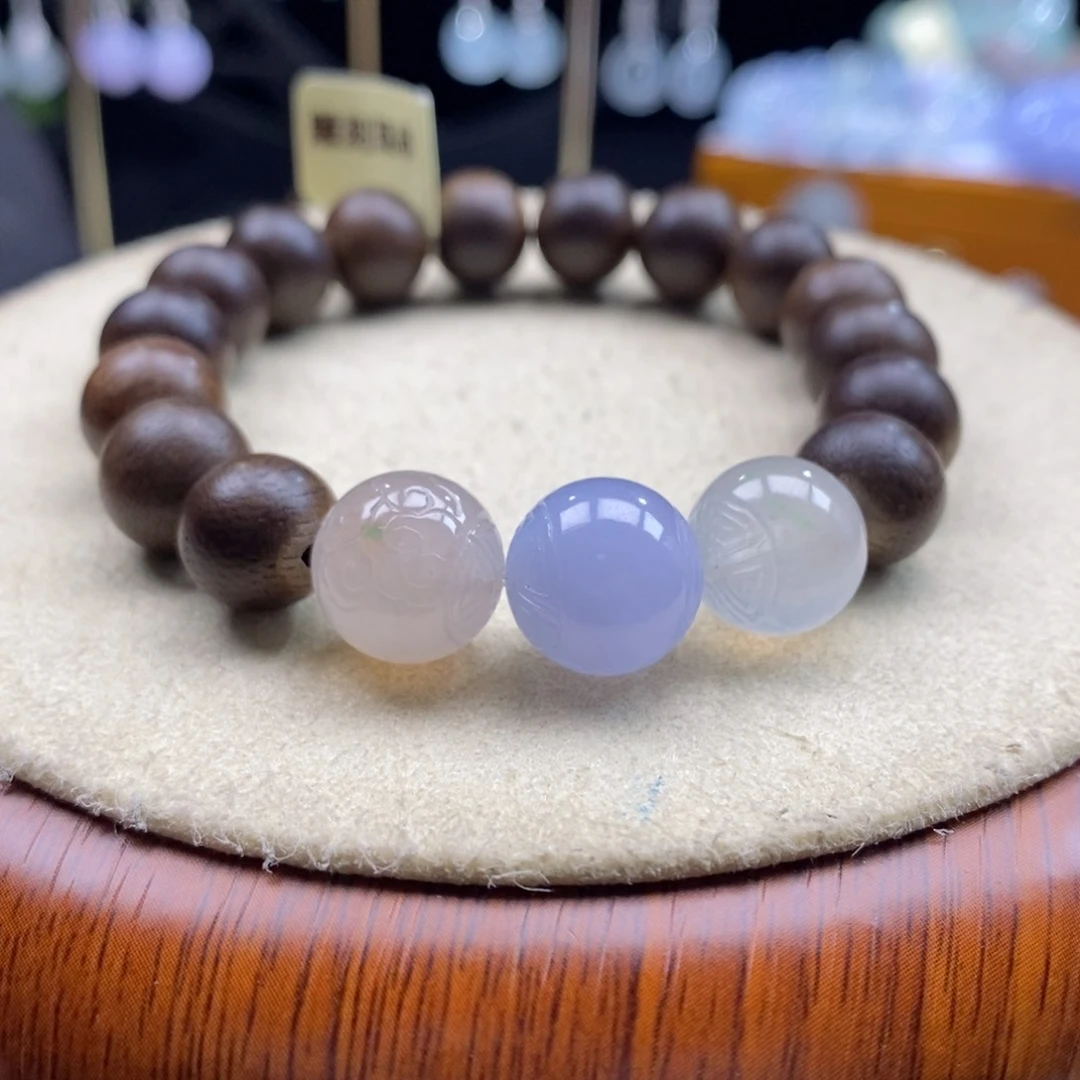 沉香木手串翡翠雕刻珠手串