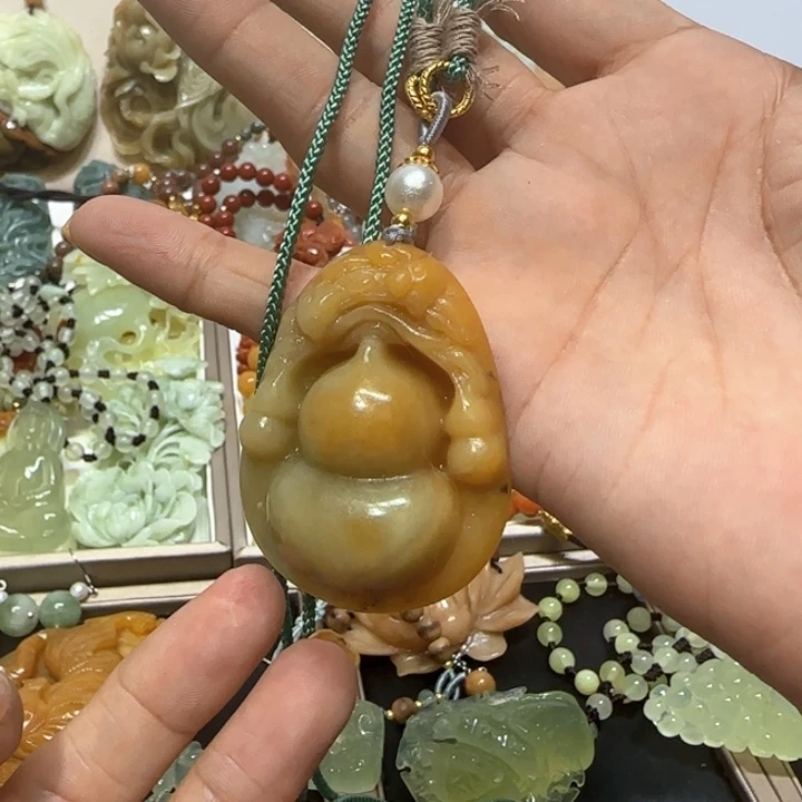 蛇纹石玉未镶嵌吊坠