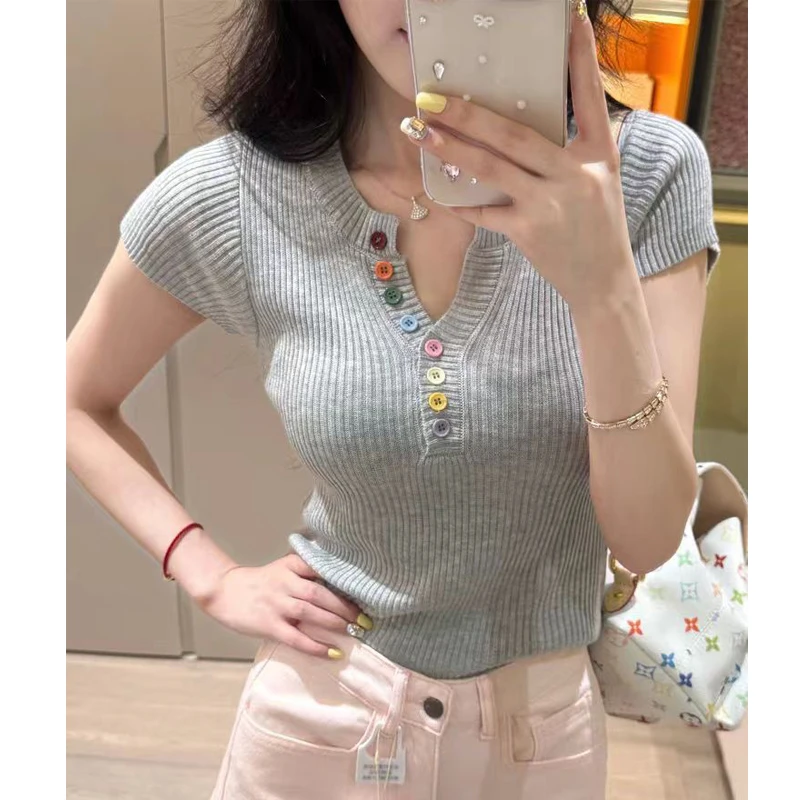 9091#韩版多巴胺纽扣v领短袖T恤女2025夏设计感气质显瘦别致上衣
