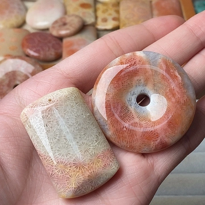 孤***眠硅化玉未镶嵌颈饰