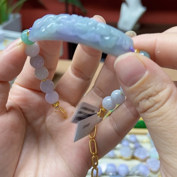 翡翠未镶嵌颈饰手牌