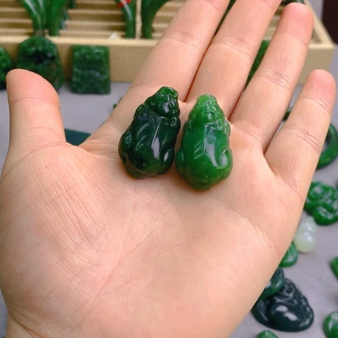 未镶嵌和田玉挂件小*南貔貅