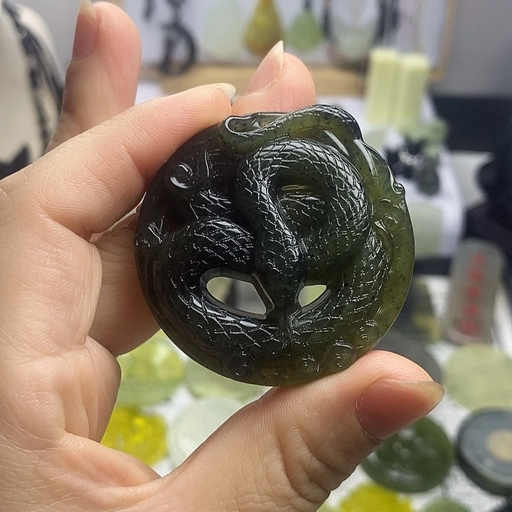 合金蛇纹石玉颈饰