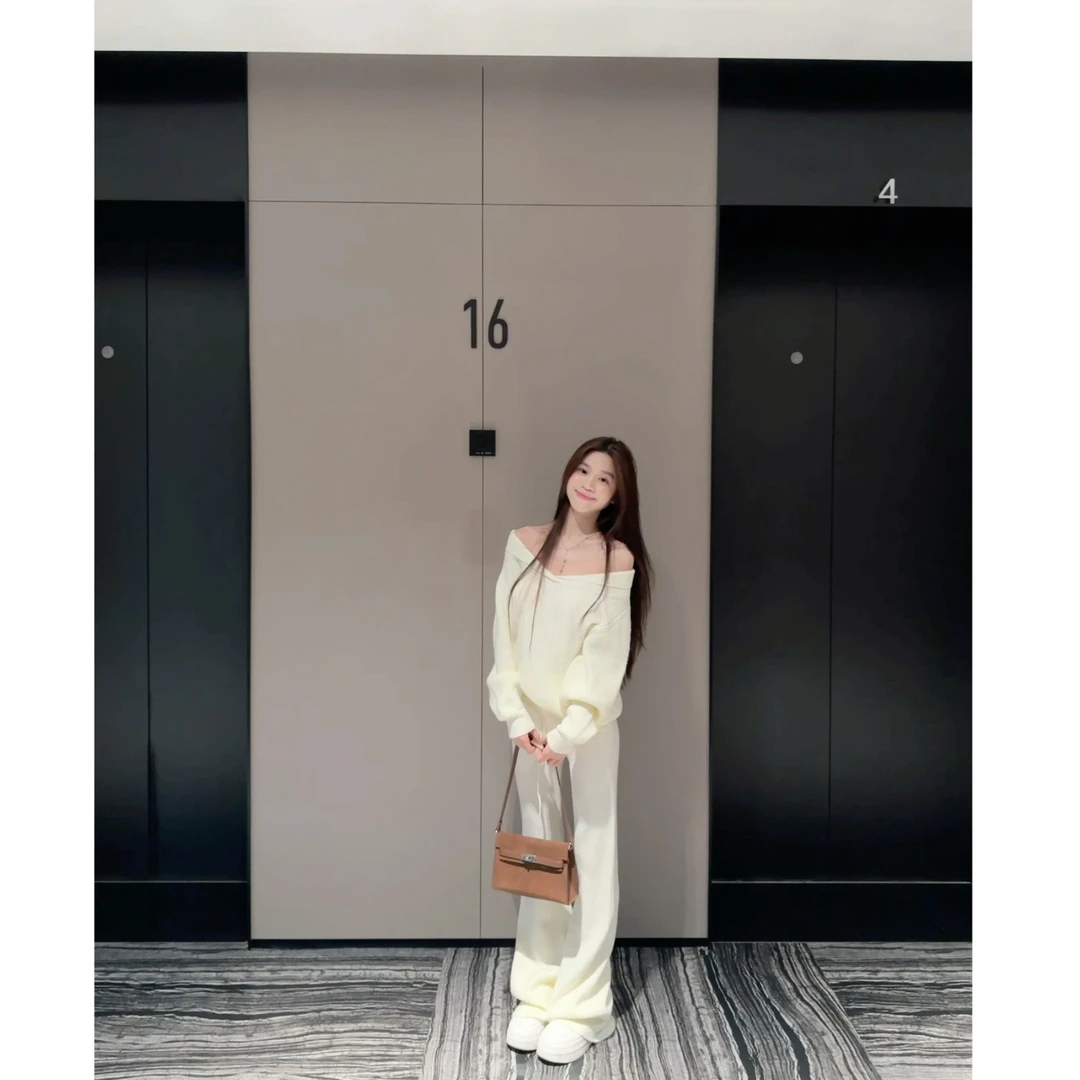 喵喵 2025秋季新款气质慵懒风V领宽松毛衣+阔腿休闲裤两件套 A71