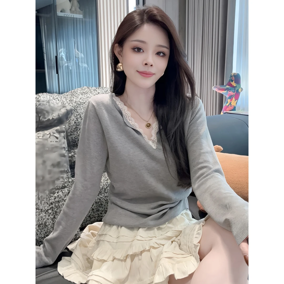 设计感蕾丝拼接v领长袖针织衫女新款秋冬穿搭巨好看轻熟上衣B4-40