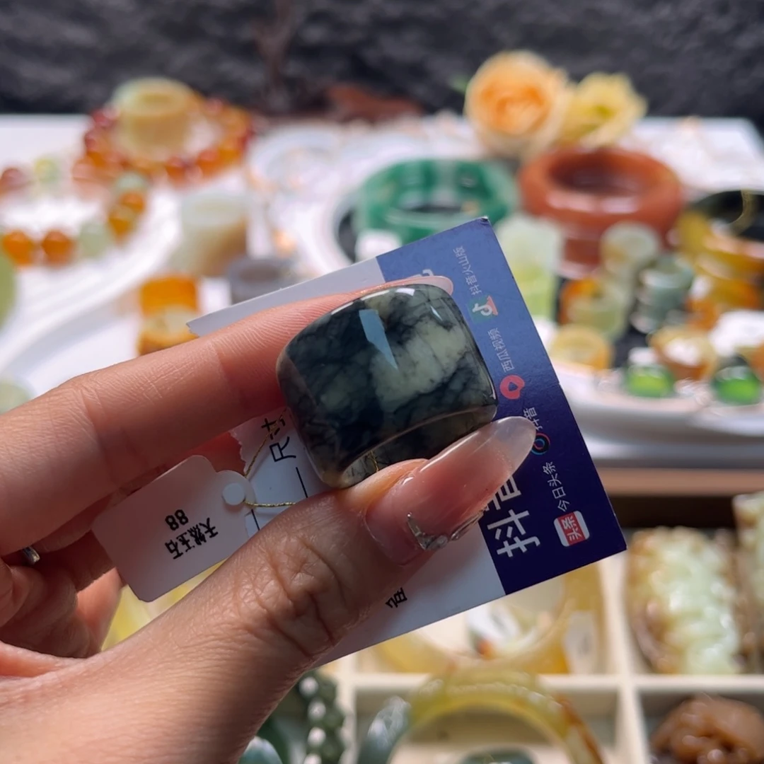 蛇纹石玉未镶嵌戒指
