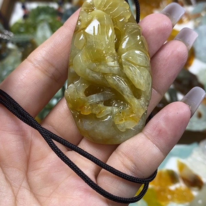 蛇纹石玉未镶嵌吊坠