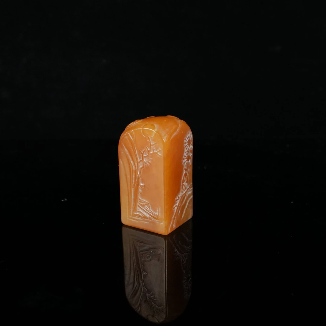 B6817寿山田黄石 携琴访友正章 22*22*43mm51.38g