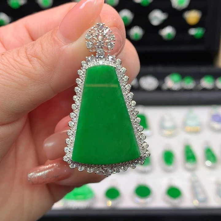 翡翠吊坠(不含链)18K金镶嵌