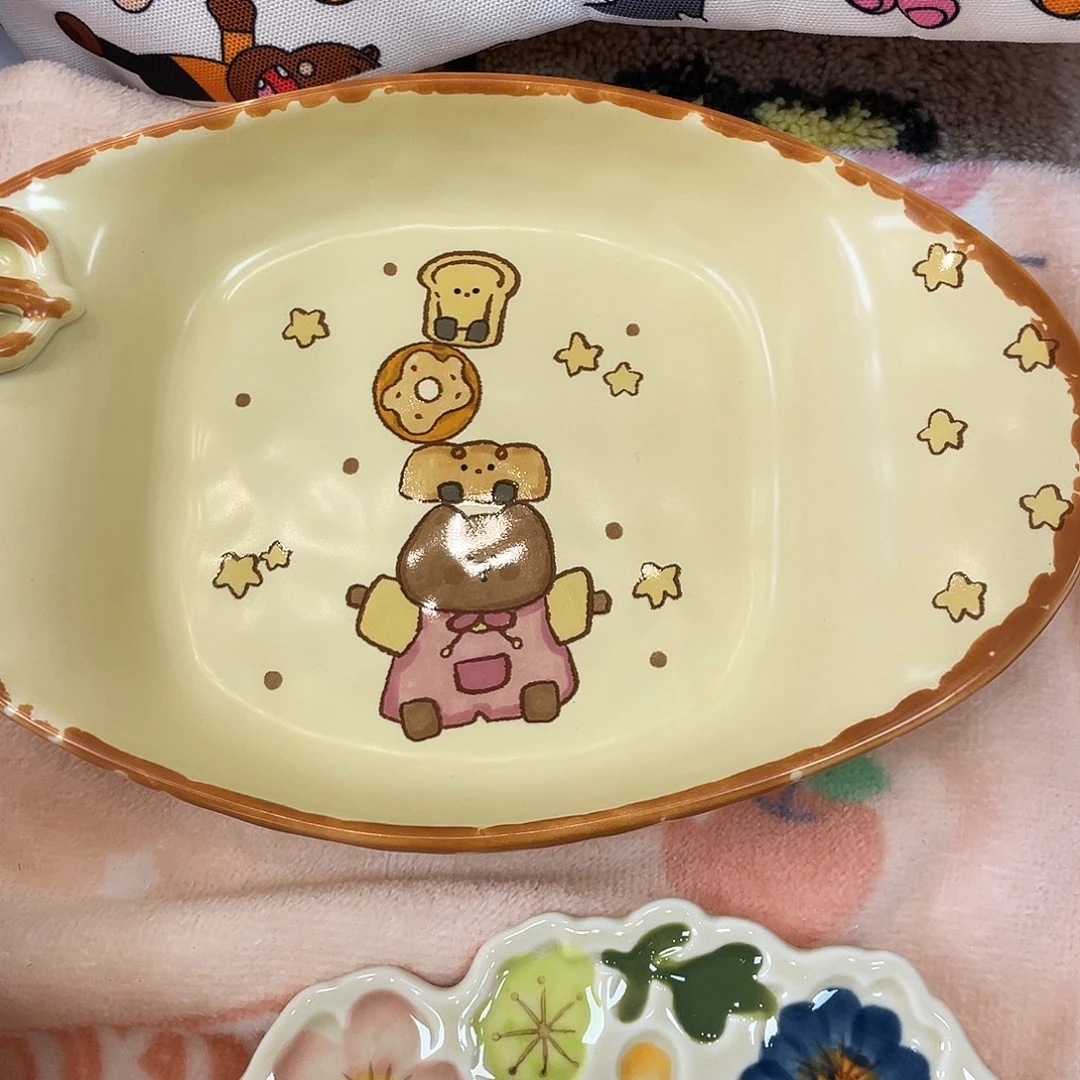 L****化妆包等各种产品