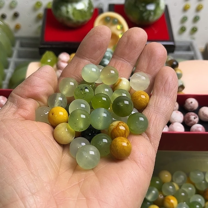 合金蛇纹石玉颈饰