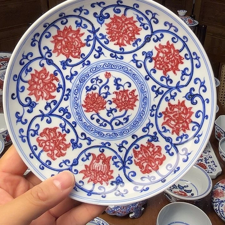 青花釉里红缠枝莲壶承活动款
