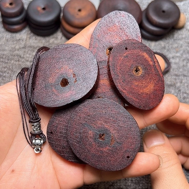 藤类降真香随形5.0左右红油虫漏微瑕疵发其一