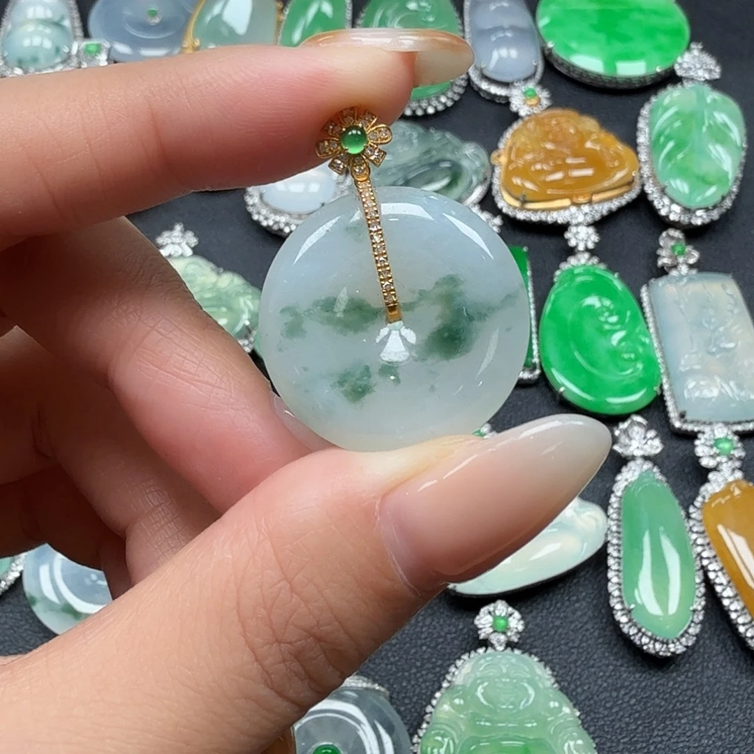 翡翠18K金镶嵌颈饰