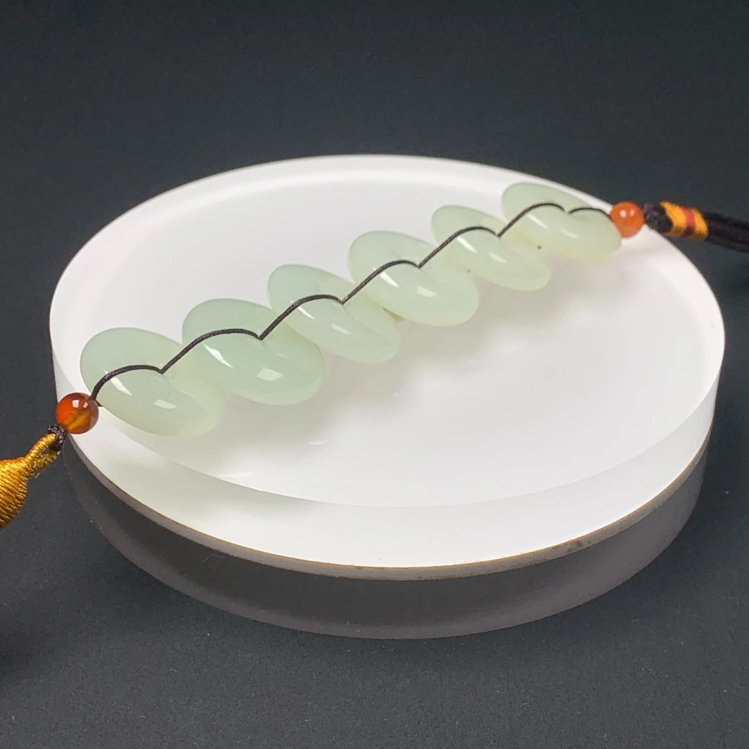 C020珠宝玉石精选和田玉吊坠