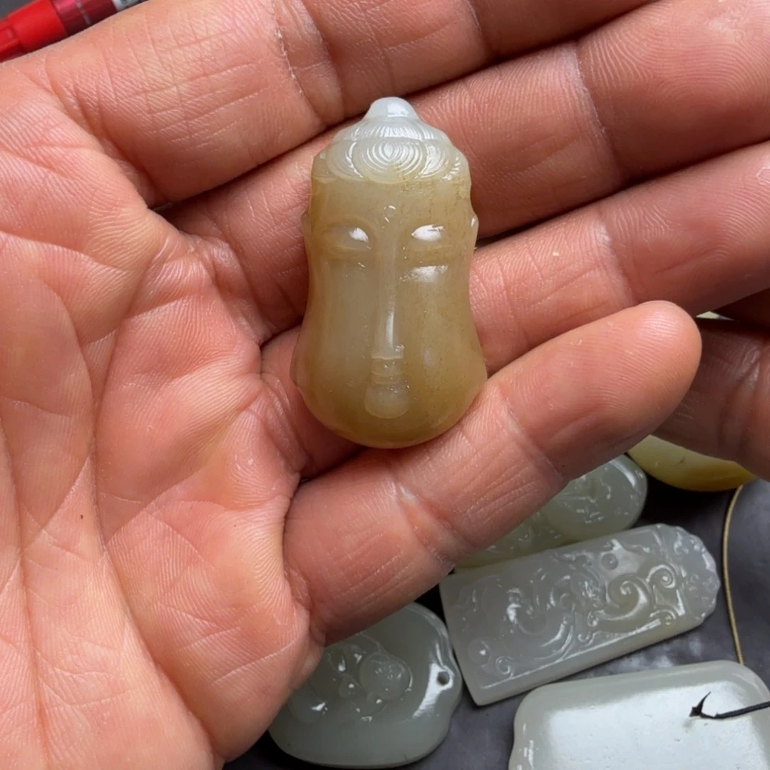 和田玉颈饰未镶嵌沁*