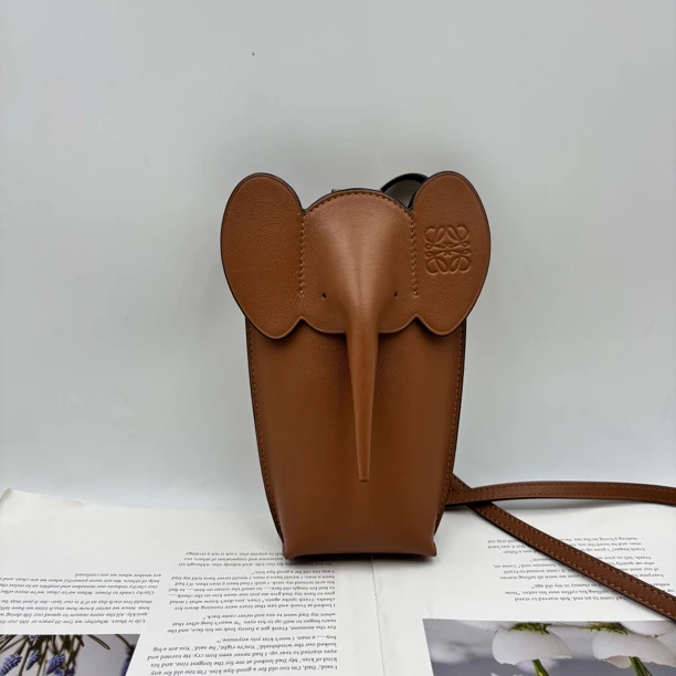 99新 LOEWE/罗意威 焦糖色大象手机包/香菜奢品/XC00522
