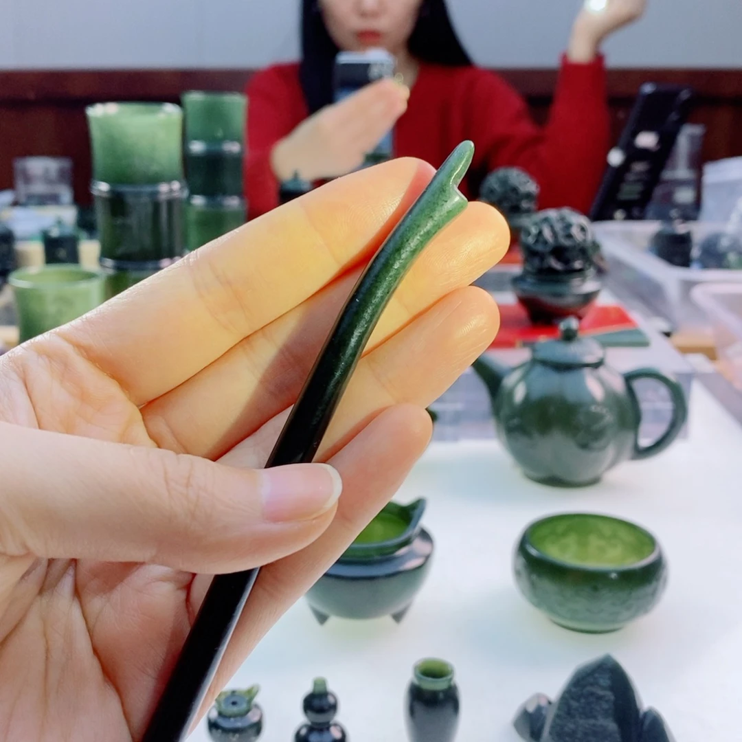 未镶嵌和田玉摆件