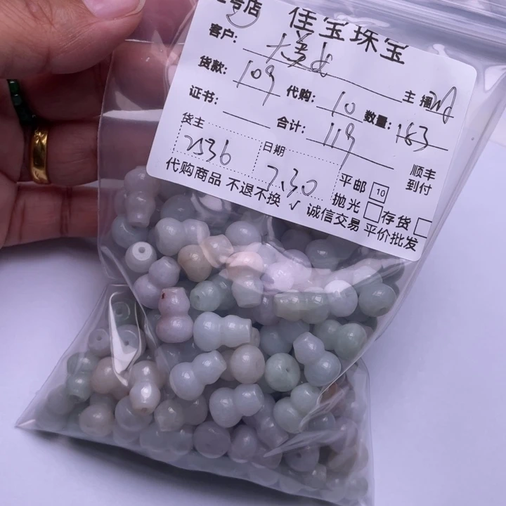 大***女玛瑙/玉髓颈饰合金葫芦