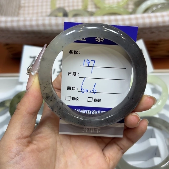 未镶嵌岫玉手镯天然