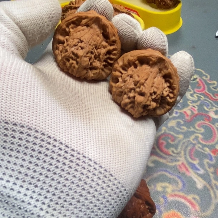 沈***店核桃官帽蛇头。。。。。。。。。。