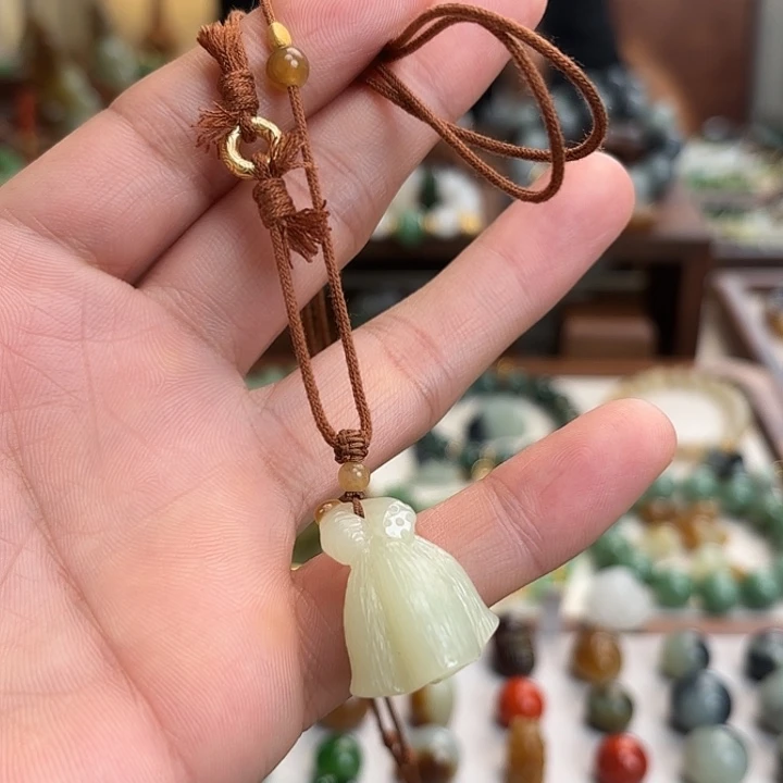 和田玉（糖玉）未镶嵌颈饰