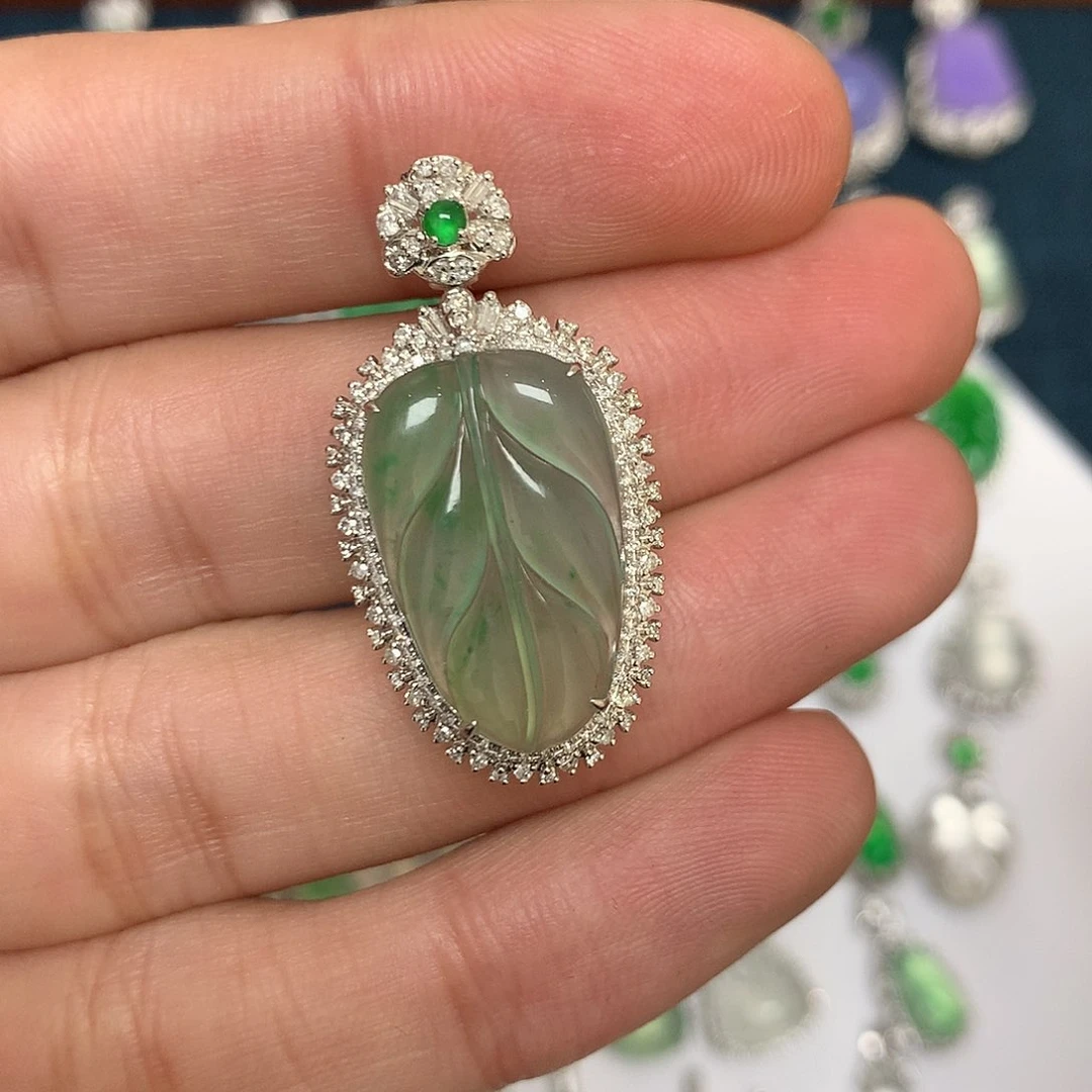 翡翠吊坠(不含链)18K金镶嵌绿叶子
