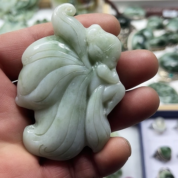 透闪石-蛇纹石玉未镶嵌颈饰