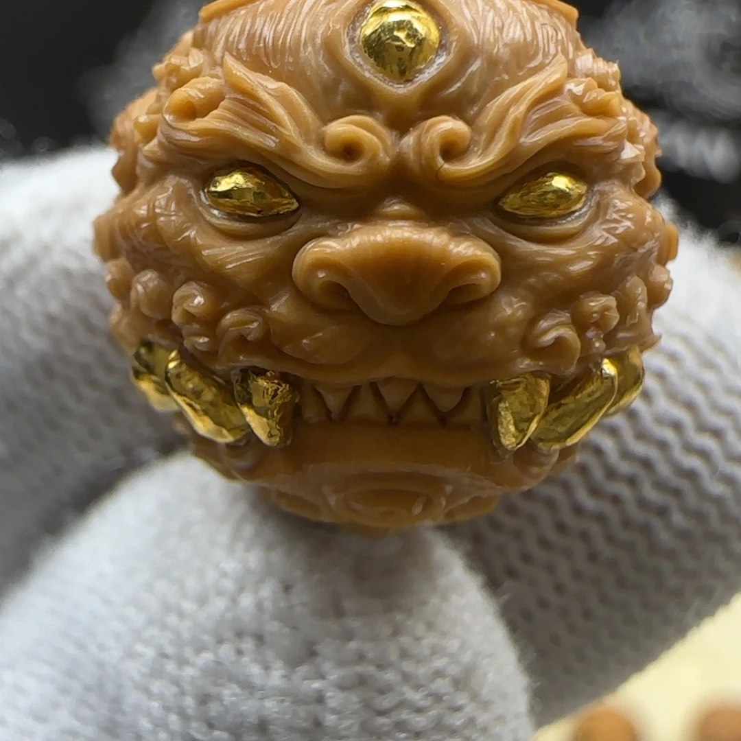 吊坠猴头核桃双面唐狮镶嵌24k