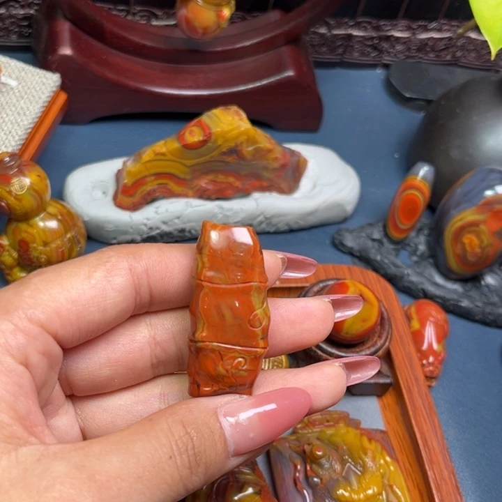 成***叔玛瑙/玉髓未镶嵌颈饰