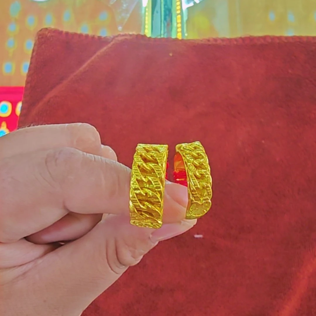 合金亚克力戒指 戒指亚克力的。