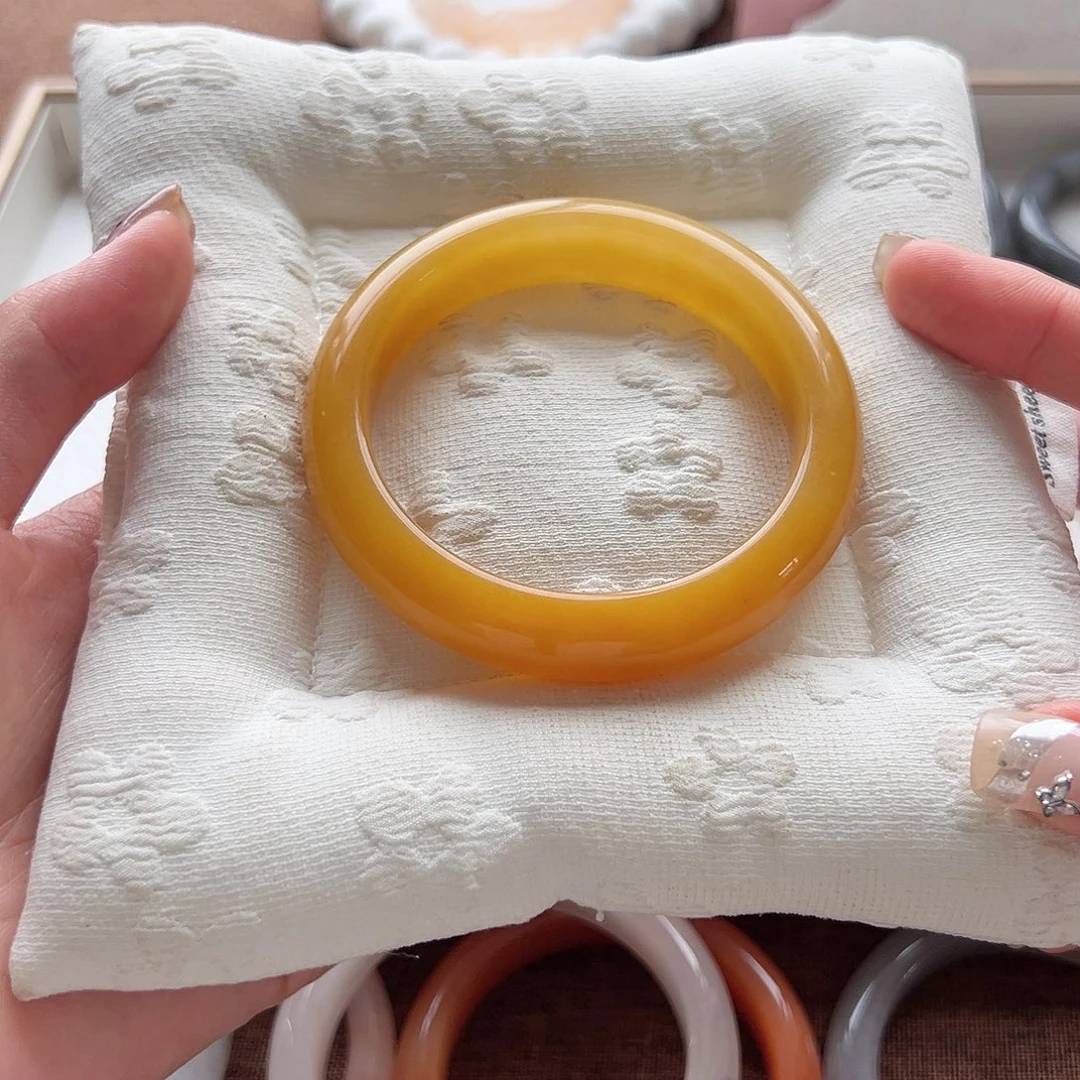 C***i未镶嵌手镯石英质玉