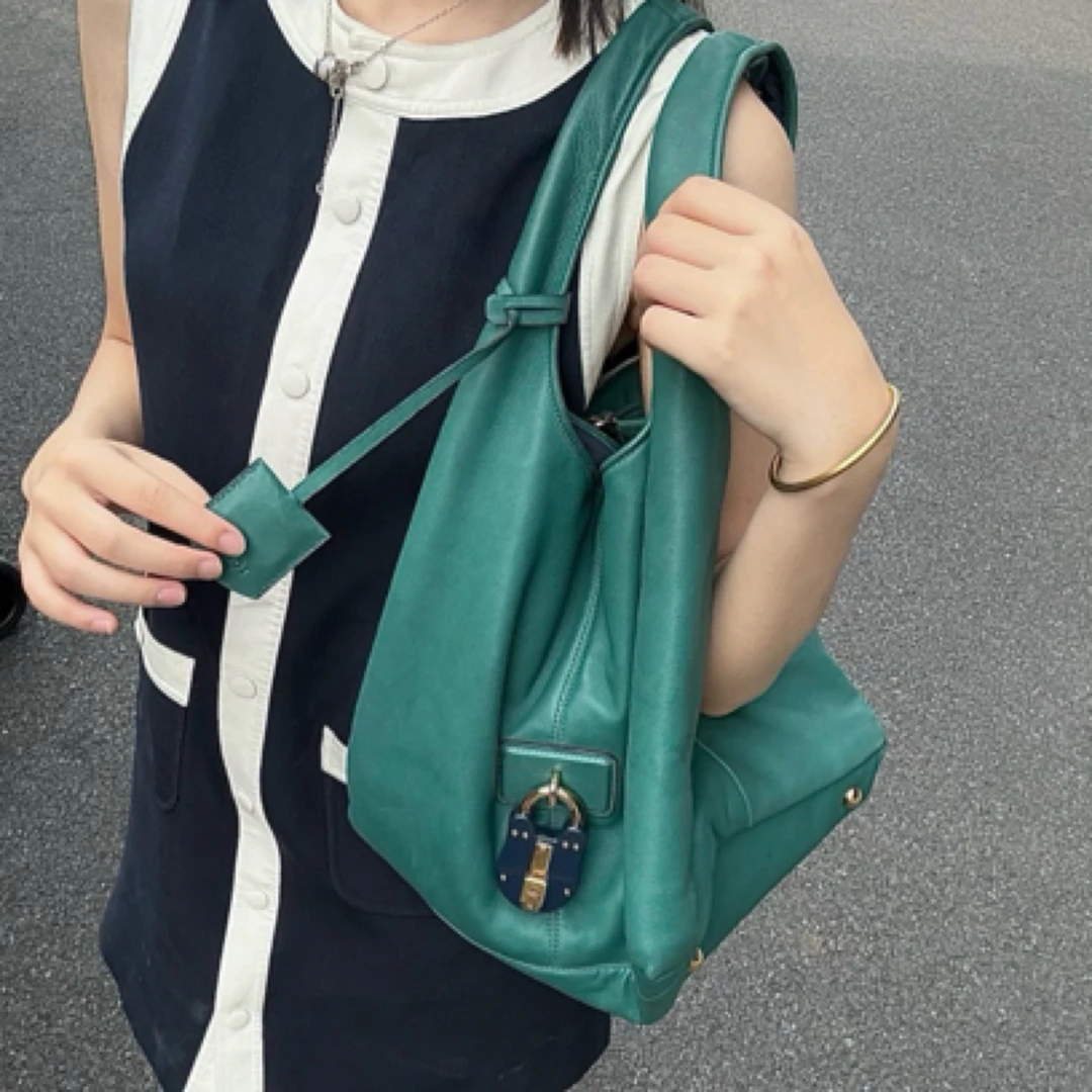 95新 LOEWE/罗意威 翠绿色单肩垃圾袋带锁