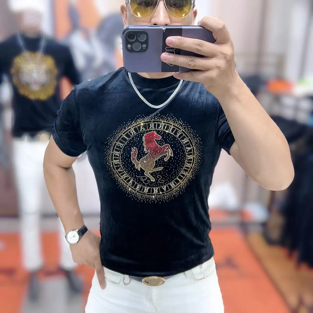 力龍潮牌男士秋季新款韩丽绒重工烫钻战马时尚修身弹力上衣