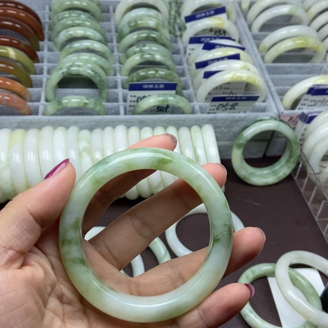 小***️蛇纹石玉未镶嵌手镯