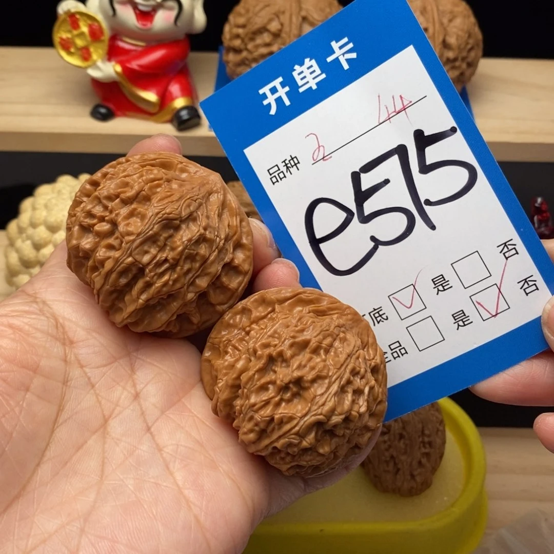 文玩核桃吊坠虎头王核桃