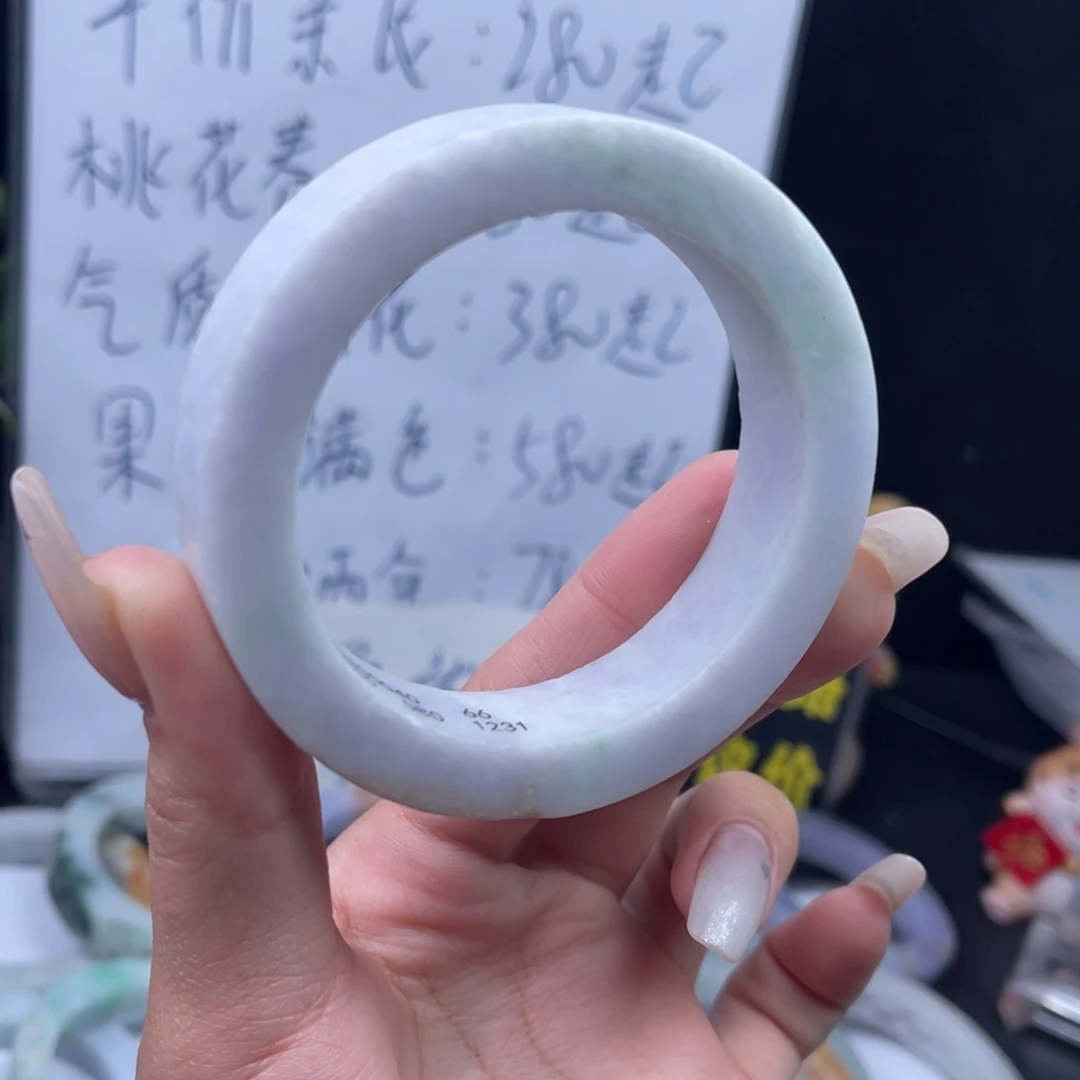 定制翡翠未镶嵌手镯